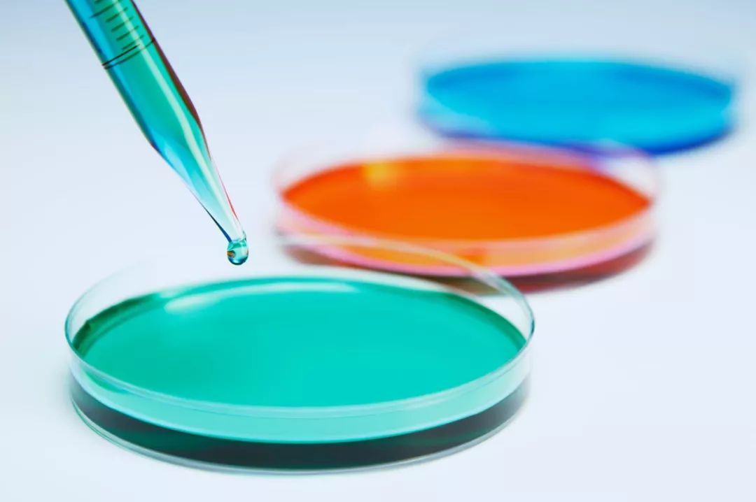 空气能热泵采暖冬季可以加防冻液吗？